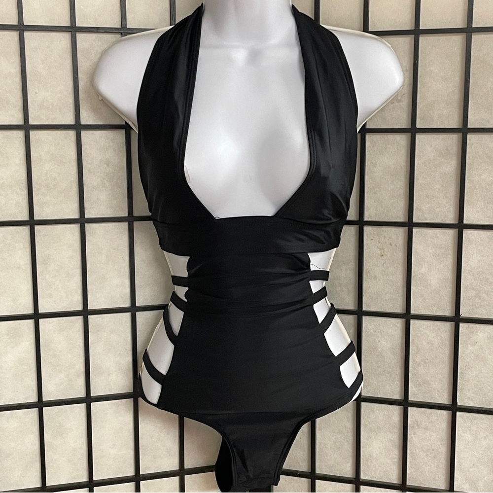 Ladies strappy, one piece swimsuit, size large (no designer tag)